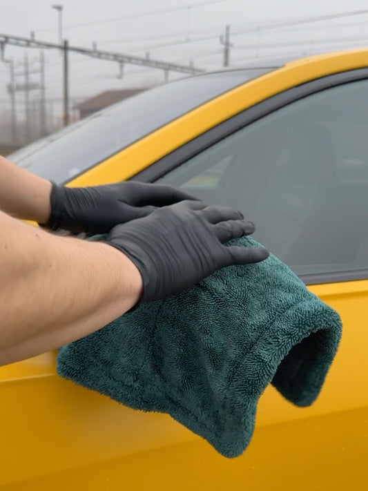 BERCE Dry3 M – Kompaktes Premium-Trockentuch Grün für streifenfreie Fahrzeugpflege, 1400gsm - Berce